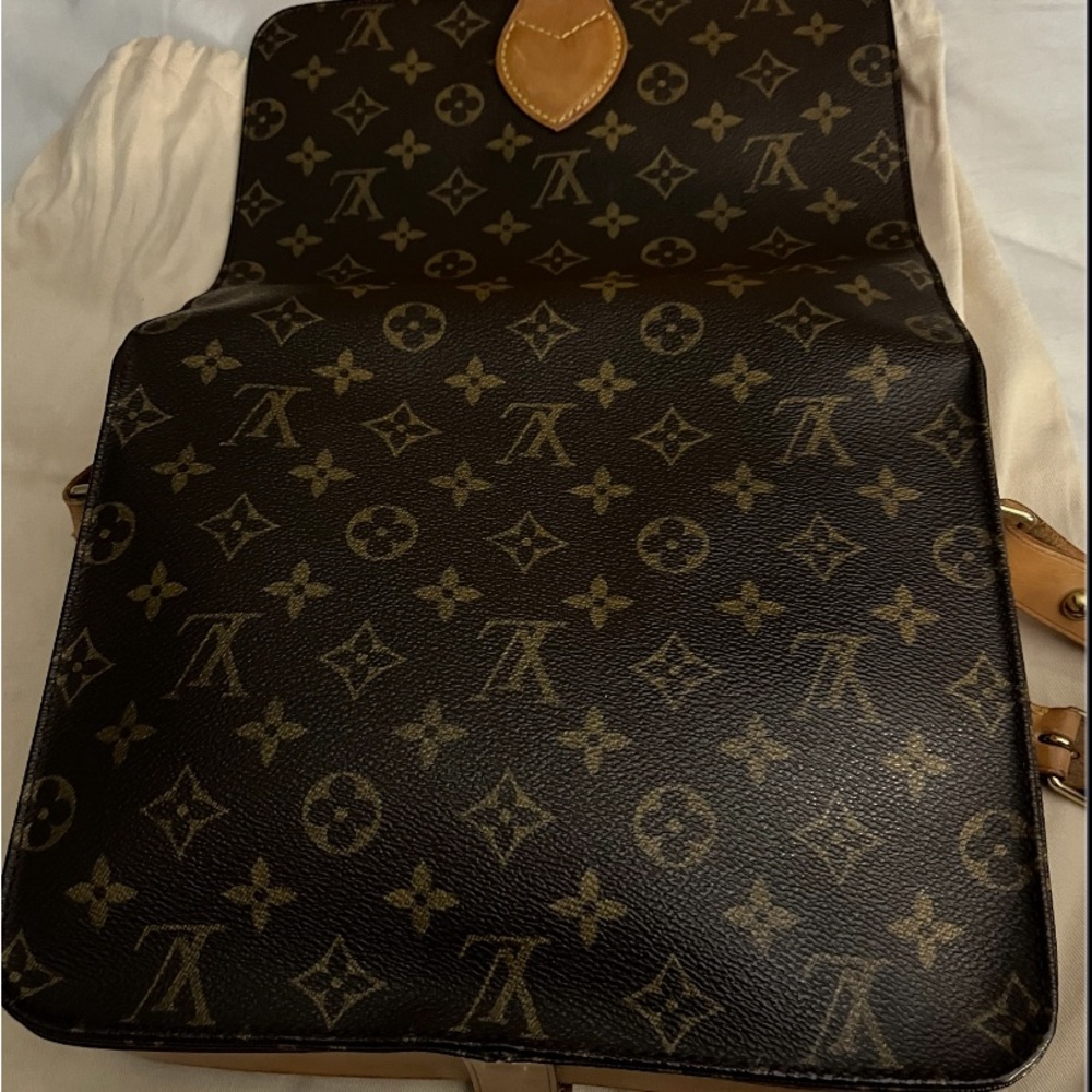 LOUIS VUITTON 
Monogram Cartouchiere 22 - Picture 4 of 8